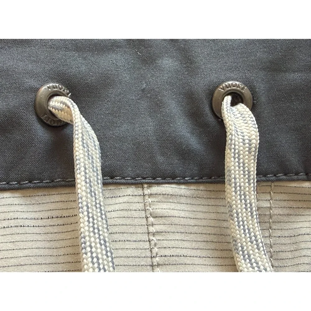 Vuori Cruise Men's Size Medium Gray & Ivory Striped Unlined Board Shorts